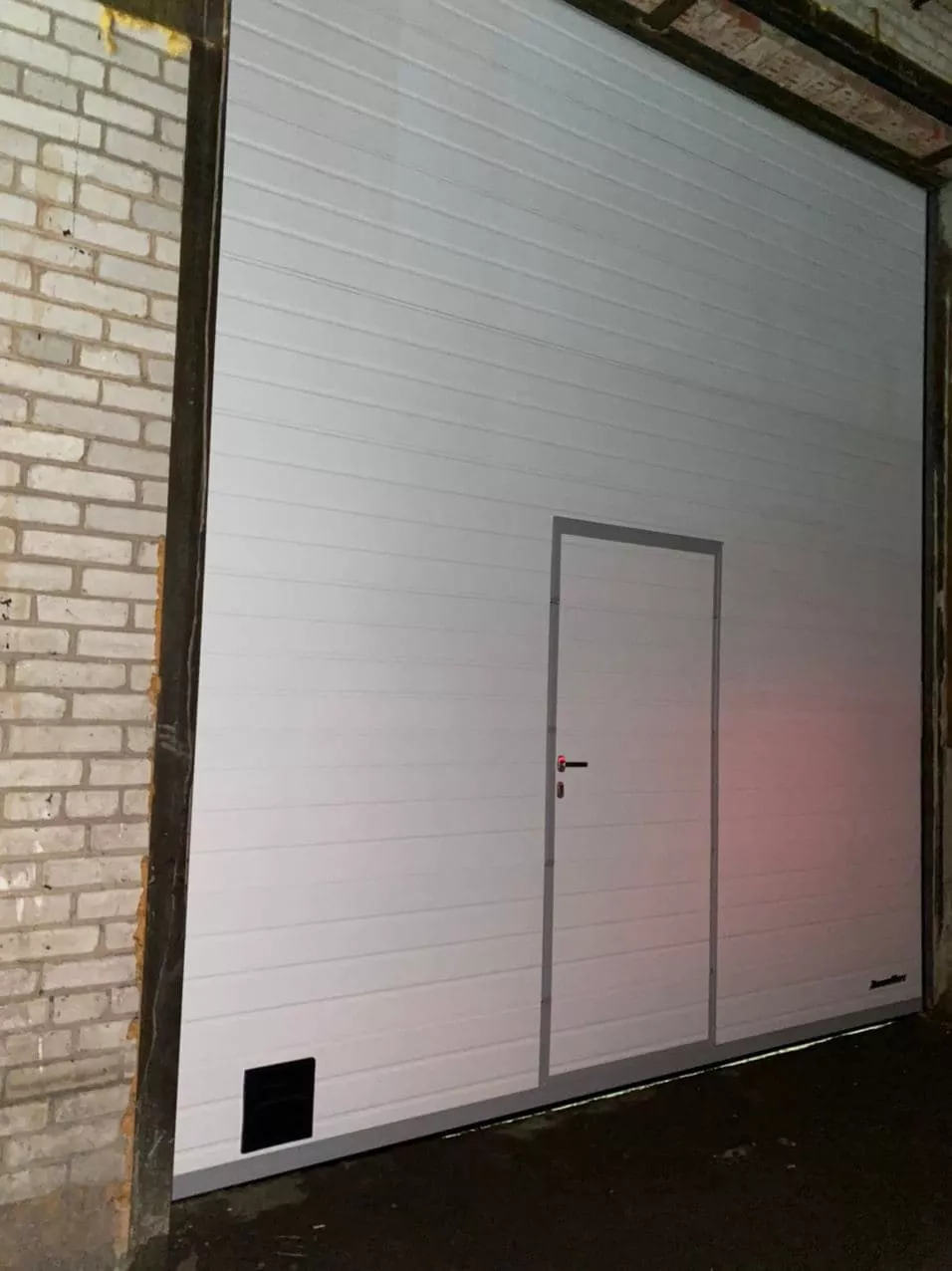 Промышленные секционные ворота DoorHan в Ленинградской области